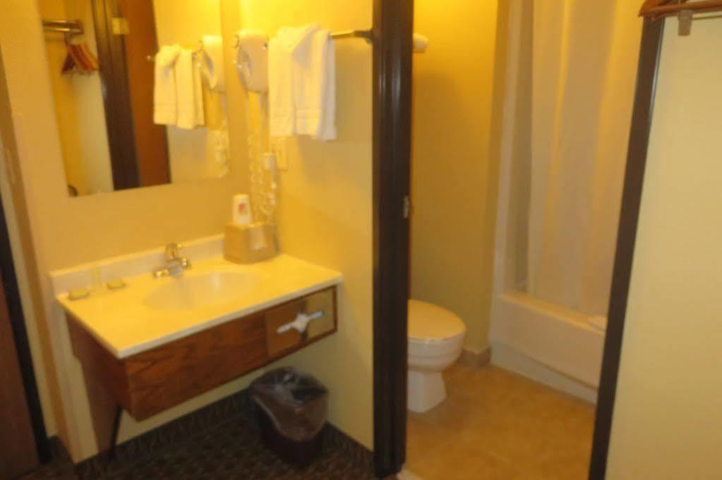 Super 8 By Wyndham Sun Prairie/madison E